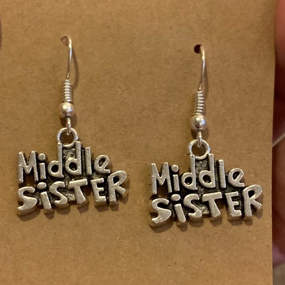 Middle sister earrings - Picture 3 of 3